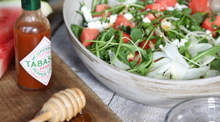 Görögdinnyés saláta mézes-limeos öntettel